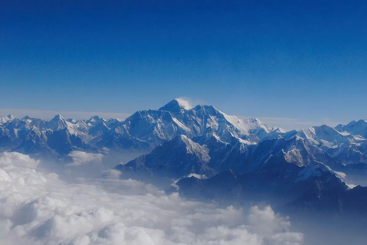 Scenic Mountain Flights Over Himalayas: What to Expect 2025