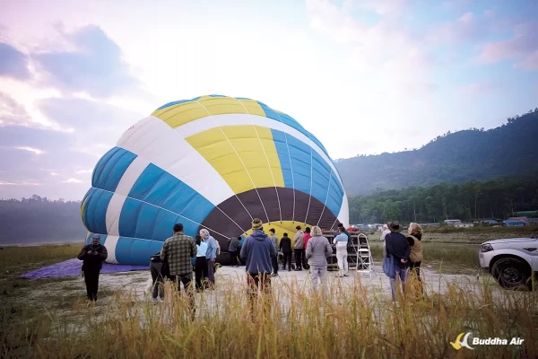 Flying with the Balloons